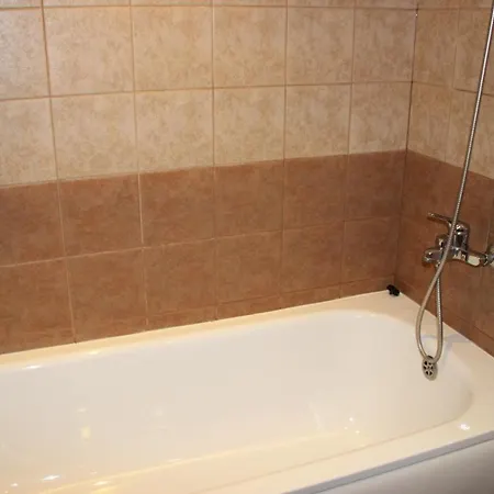 Royal Plaza Sleeps 4 Prime Location, Distance To Lift - 50m 아파트 *