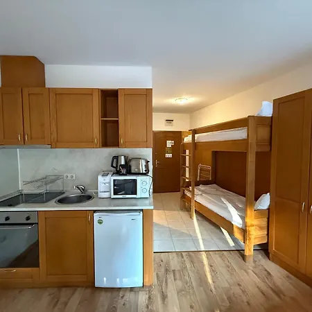 아파트 Royal Plaza Sleeps 4 Prime Location, Distance To Lift - 50m *