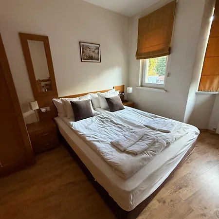 Royal Plaza Sleeps 4 Prime Location, Distance To Lift - 50m 보로베츠
