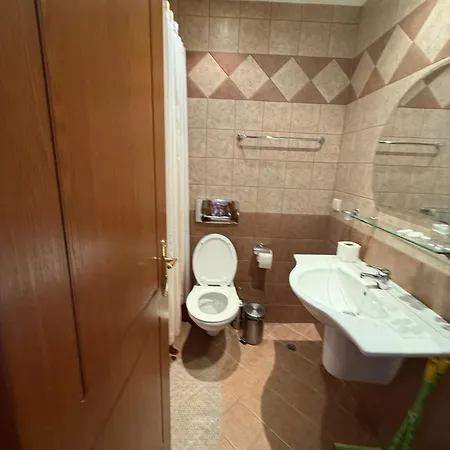 Royal Plaza Sleeps 4 Prime Location, Distance To Lift - 50m 보로베츠